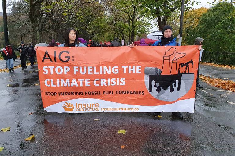 Participantes de marcha climática na COP26