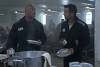 Cenas do filme Alerta Vermelho com Dwayne Johnson, Gal Gadot e Ryan Reynolds