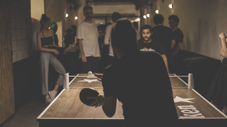 Com jogos eletrônicos, bar em São Paulo é playground para adultos