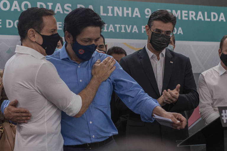 O prefeito Ricardo Nunes com o governador João Doria em evento em SP