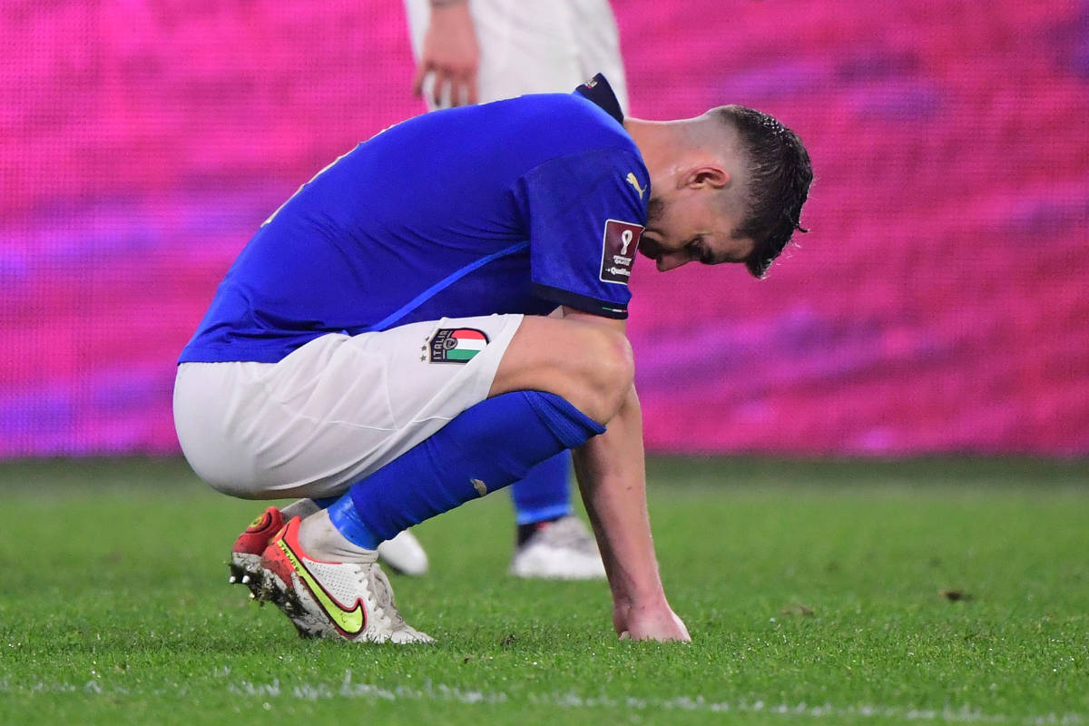 Jogador é substituído em partida do Italiano por não conseguir tirar brinco  que estava usando - 365Scores - Notícias de futebol
