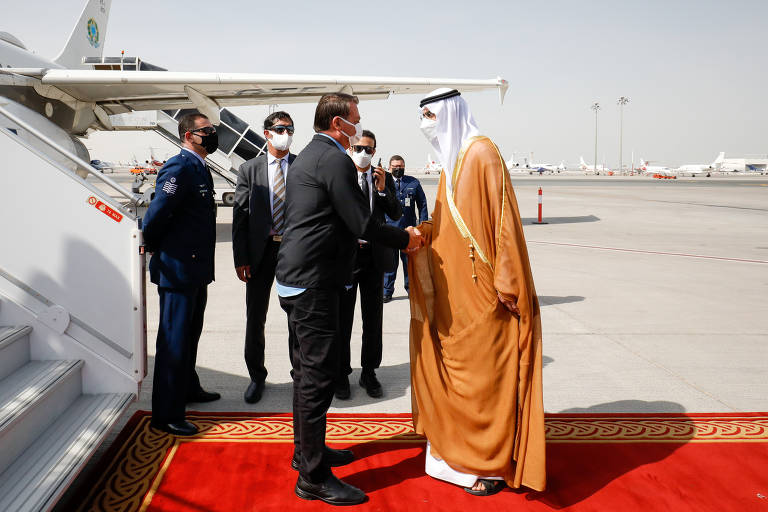 Bolsonaro recebe cumprimentos do Ministro de Estado para Inteligência Artificial, Economia Digital e Aplicativos de Trabalho Remoto dos Emirados Árabes Unidos, Omar bin Sultan Al Olama 