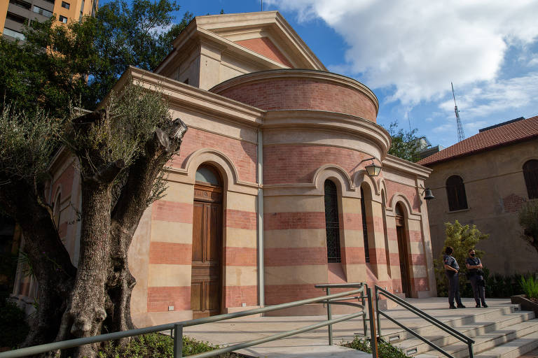 A igreja, inaugurada originalmente em 1922, foi projeto do arquiteto italiano Giovanni Batista Bianchi