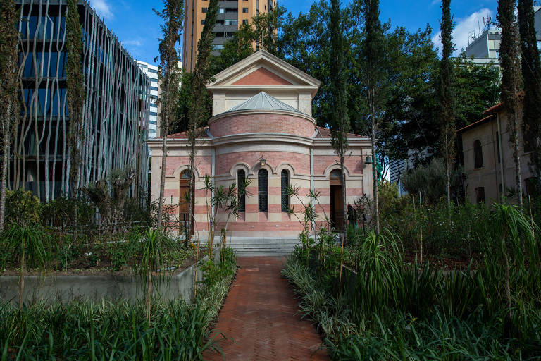 A igreja fazia parte do conjunto do hospital Umberto Primo; parte dele, a maternidade, abrigará a partir de dezembro o hotel Rosewood