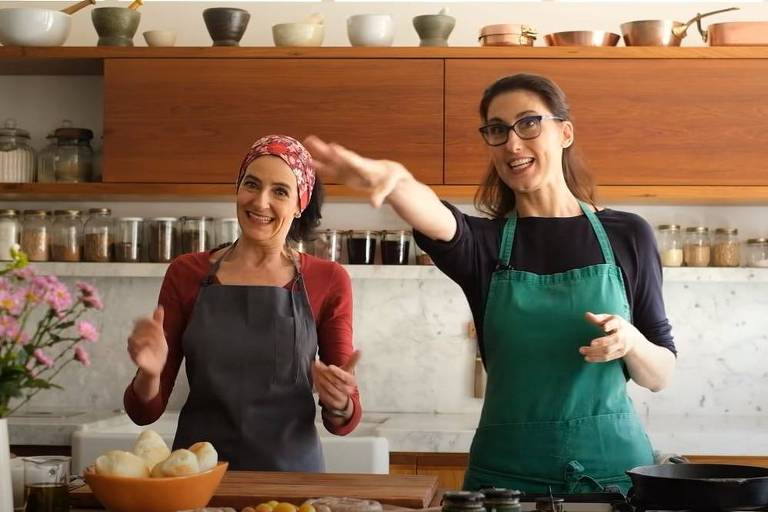Paola Carosella e Ilana Kaplan misturam humor e culinária em vídeo