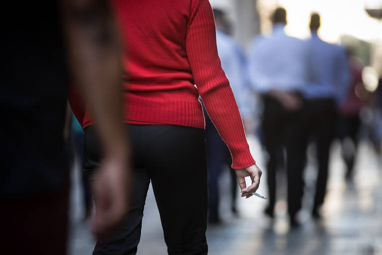 Fumante na região do Largo São Bento, no centro da capital paulista