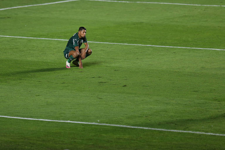 O atacante Rony, do Palmeiras, lamenta derrota na final do Campeonato Paulista para o São Paulo