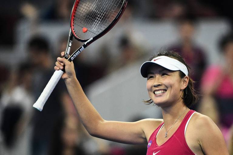 Peng Shuai comemora vitória sobre Venus Williams no China Open, em Pequim