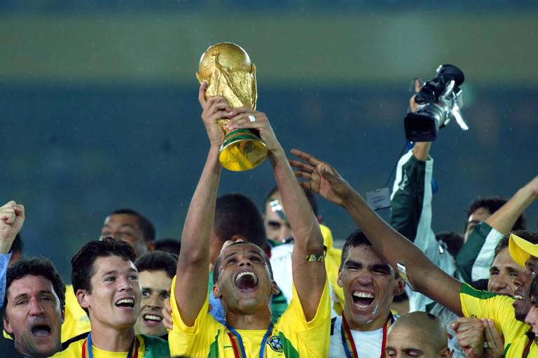 Brasil teve jogadores negros como destaque nos 5 títulos Mundiais