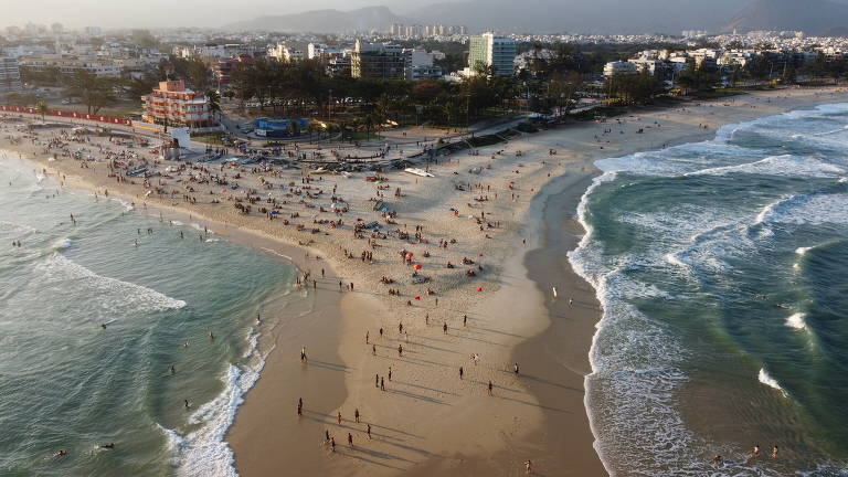 Visão aérea da praia da Macumba, na zona oeste do Rio