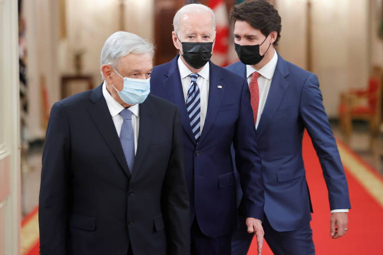 O presidente dos EUA, Joe Biden (ao centro), em encontro com o presidente mexicano, Andrés Manuel López Obrador, e o premiê canadense, Justin Trudeau, na Casa Branca
