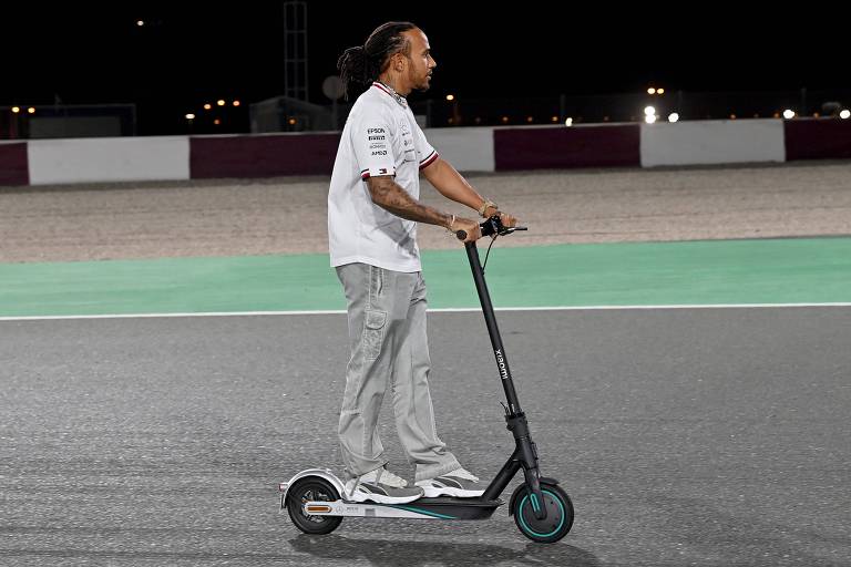 Hamilton critica Qatar por violações de direitos humanos antes de F1 no país