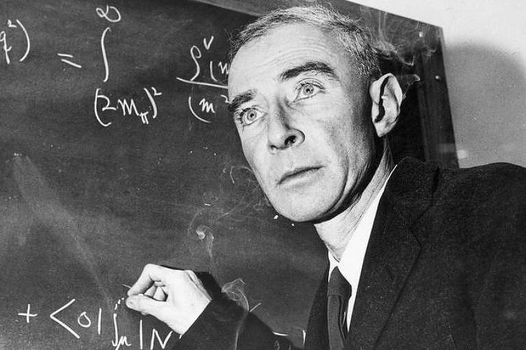 Robert Oppenheimer foi o diretor científico do Projeto Manhattan
