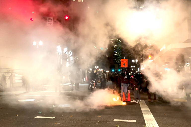 Absolvição de Kyle Rittenhouse gera noite de protestos nos EUA