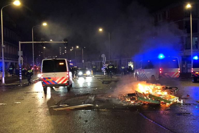Holanda tem segunda noite de protestos violentos contra medidas anti-Covid