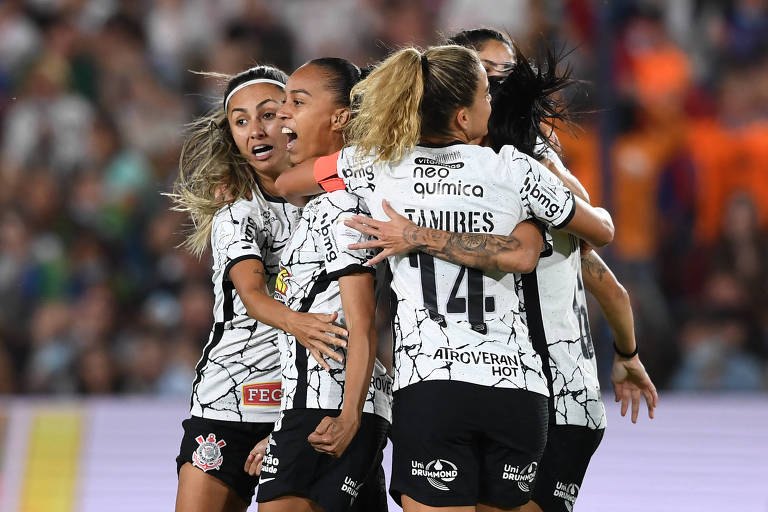 Jogadores do Corinthians comemoram gol na decisão da Libertadores contra o Santa Fé (COL)