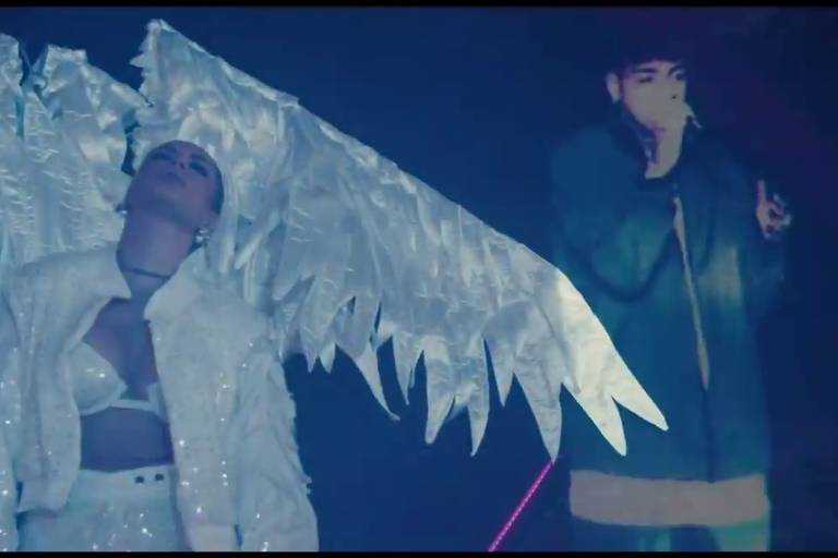 Primeiro show de Deolane Bezerra tem holograma de MC Kevin e jaqueta com rosto do funkeiro
