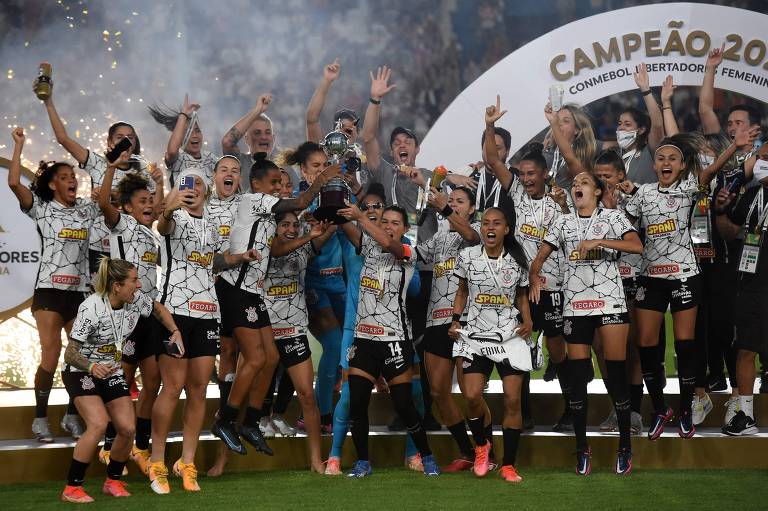 É campeão! Corinthians domina o Inter e amplia hegemonia no