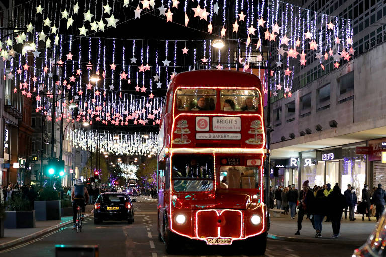 Decoração natalina em Londres e maratona em Chipre; veja fotos de hoje