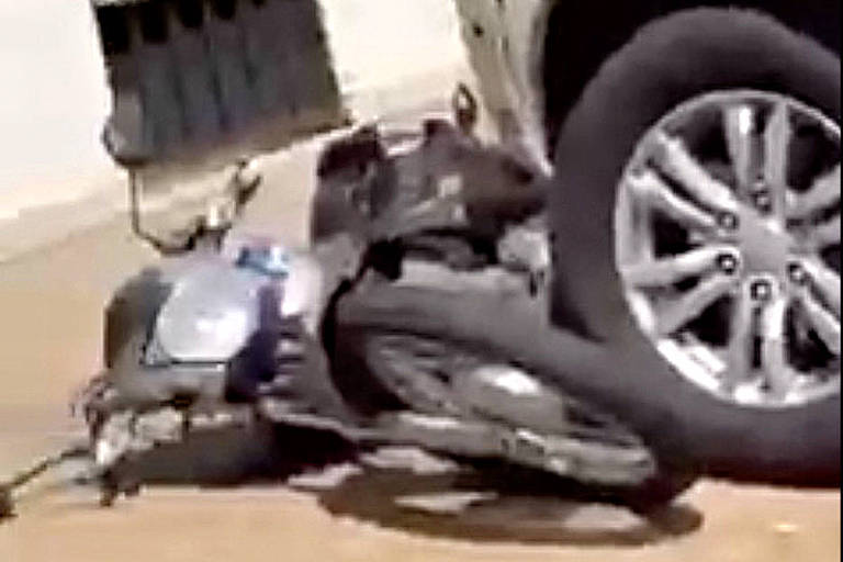 Vídeo mostra motorista em fúria tentando atropelar motoboy no interior de SP