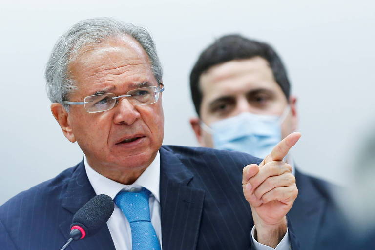 Guedes acusa bancos de erro ou militância política em previsões para 2022