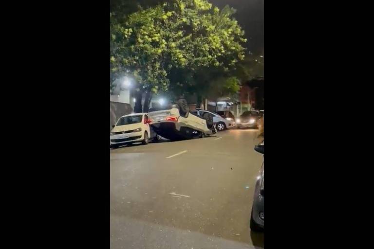 Após perseguição policial, carro roubado sofre acidente na Oscar Freire (SP)