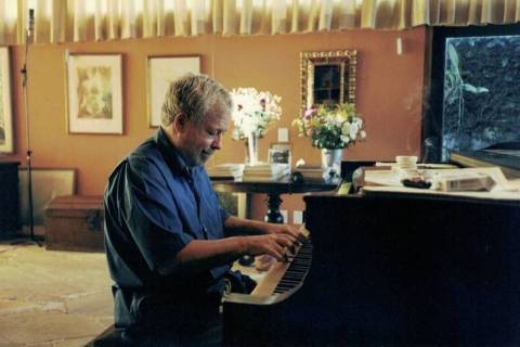 O pianista Nelson Freire em cena do documentário dirigido por João Moreira Salles. (Foto: Divulgação)