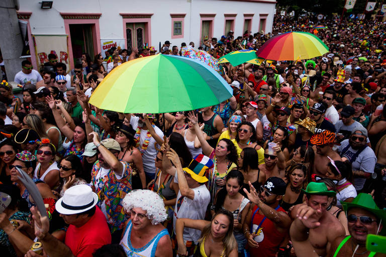 Carnaval cancelado por medo de Covid gera divergência entre especialistas