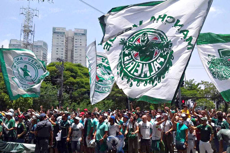 Torcida do Palmeiras faz festa com o time antes de final da Libertadores
