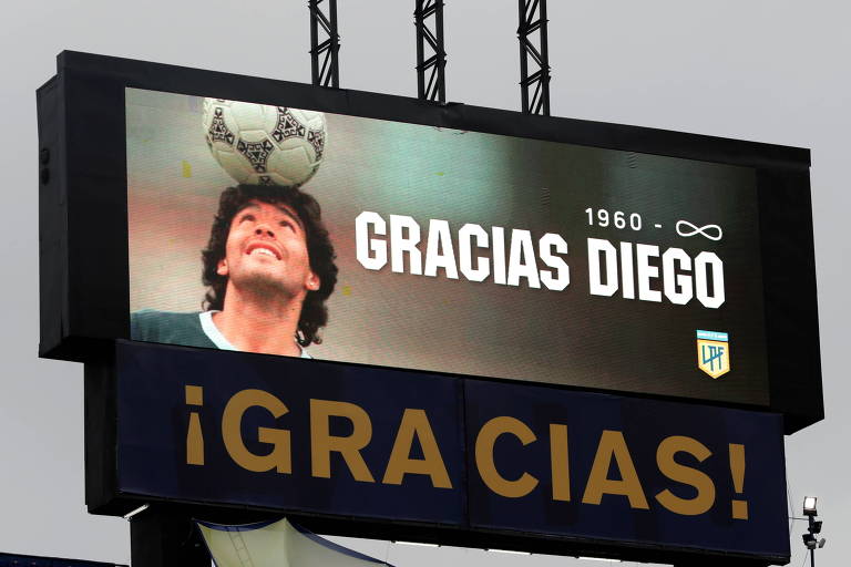 Corpo e memória de Maradona ainda hipnotizam Argentina 1 ano após sua morte