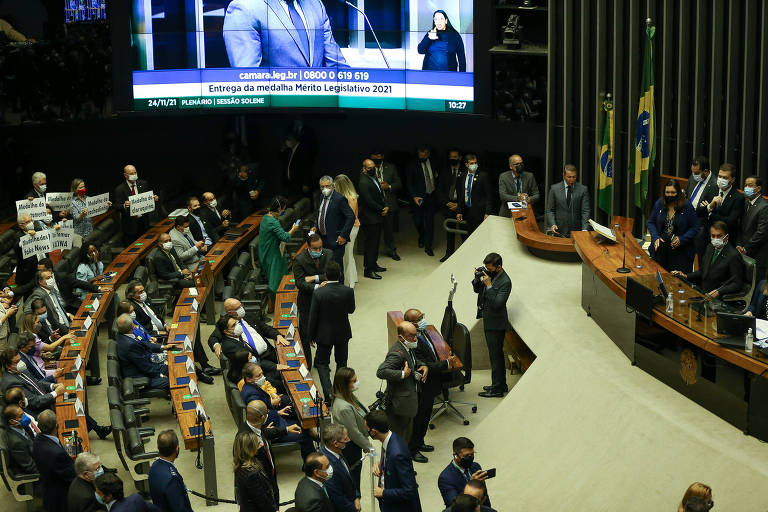 Câmara aprova texto-base de MP que cria o Auxílio Brasil
