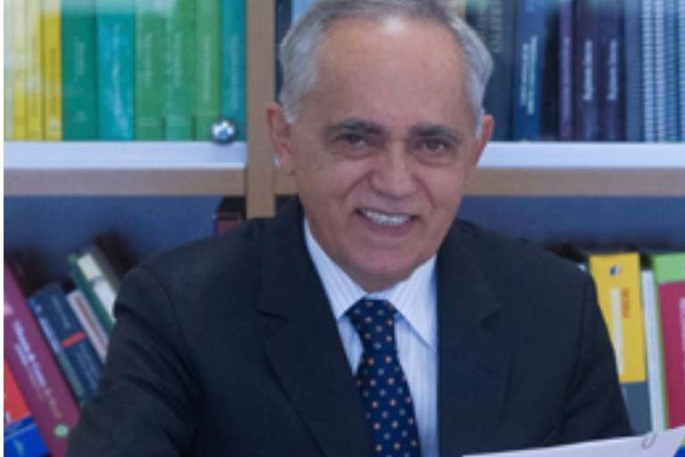 Ministro Raimundo Carreiro tirou da pauta de julgamento do TCU análise de gastos com cartões de Bolsonaro e parentes
