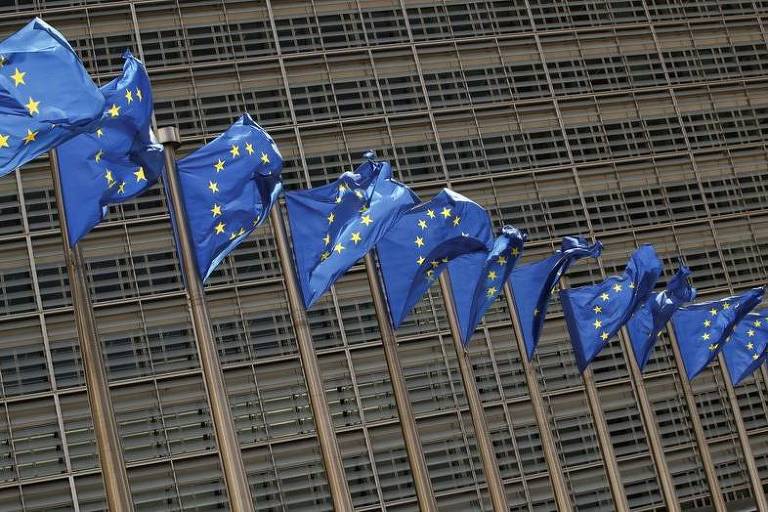 Membros da UE aprovam regulação de gigantes digitais