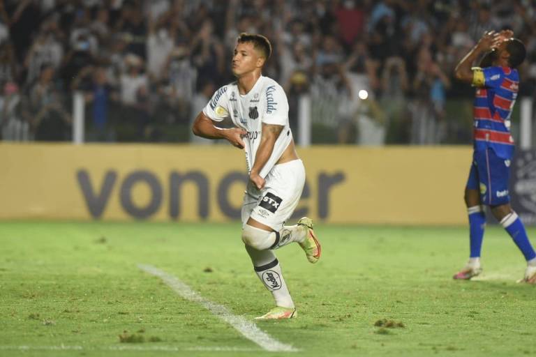 Santos supera desfalques, vence Fortaleza e afasta rebaixamento