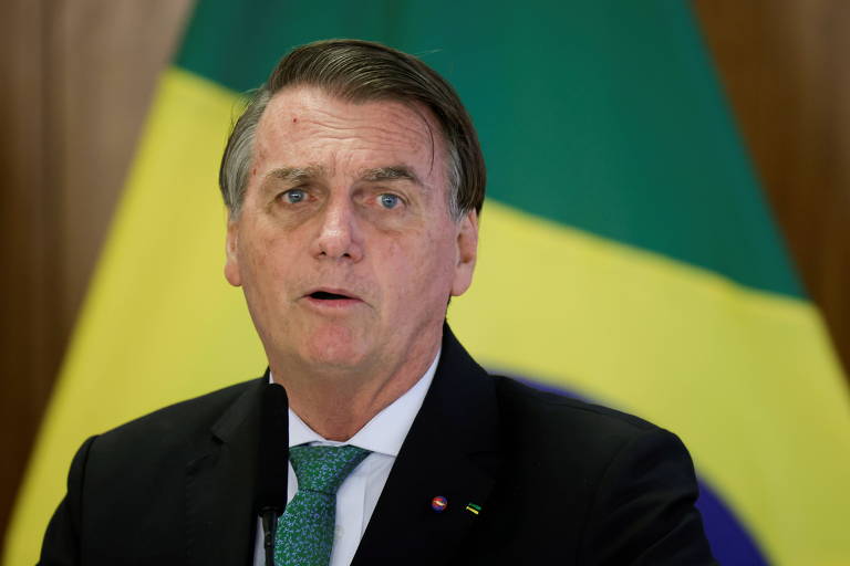 Bolsonaro fala em nova onda de Covid e descarta fechar aeroportos