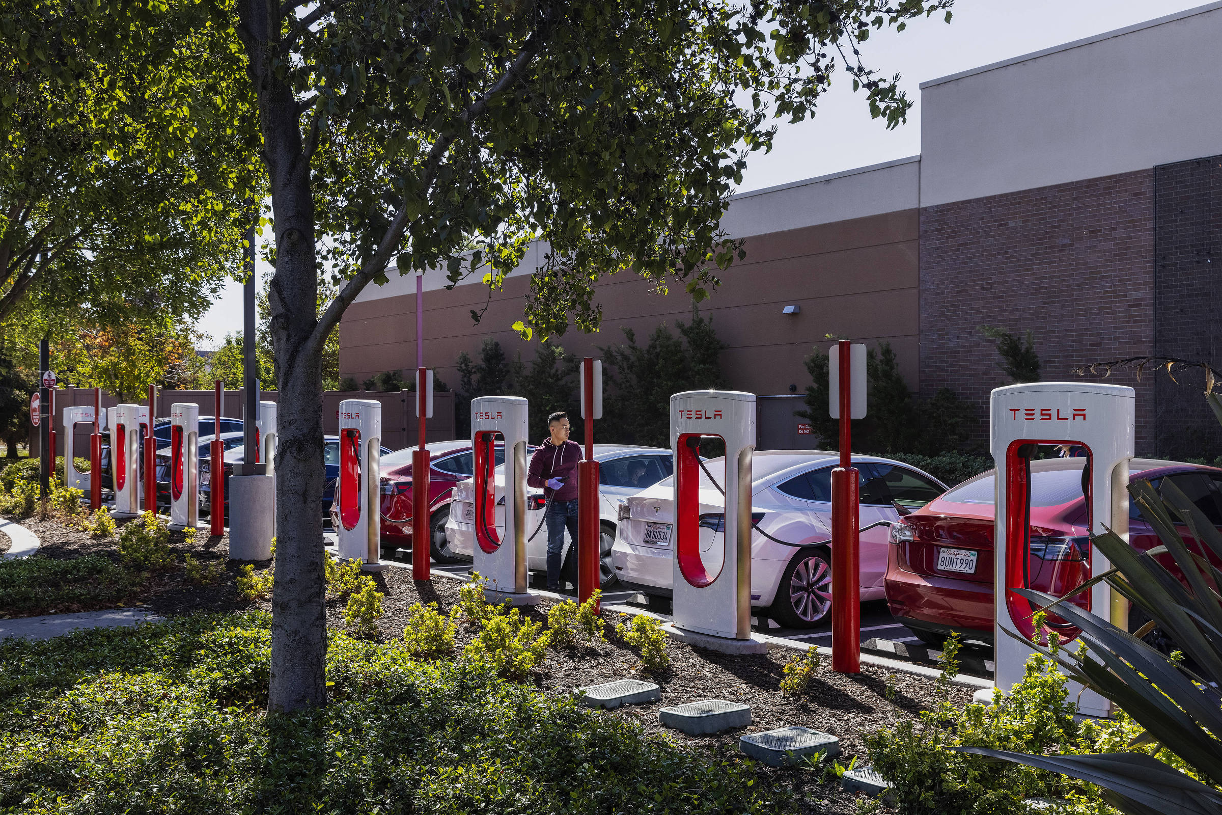 Posto de recarga da Tesla para carros elétricos em San José, na Califórnia