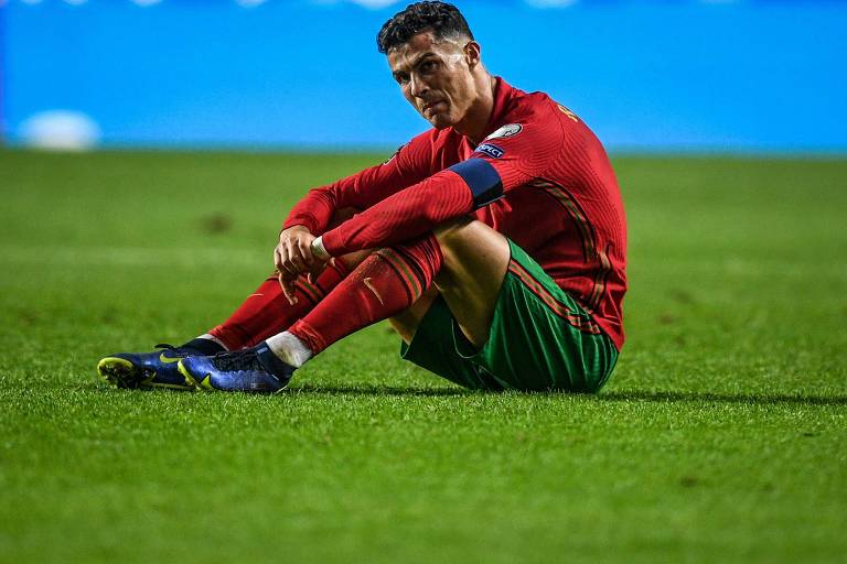 Cristiano Ronaldo em partida pela seleção de Portugal contra a Sérvia