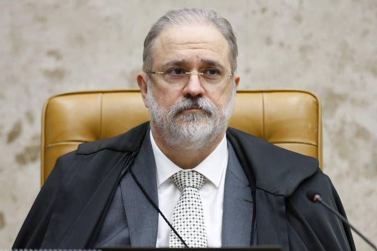 Aras pede que STF volte atrás e arquive inquérito sobre Bolsonaro no caso Covaxin