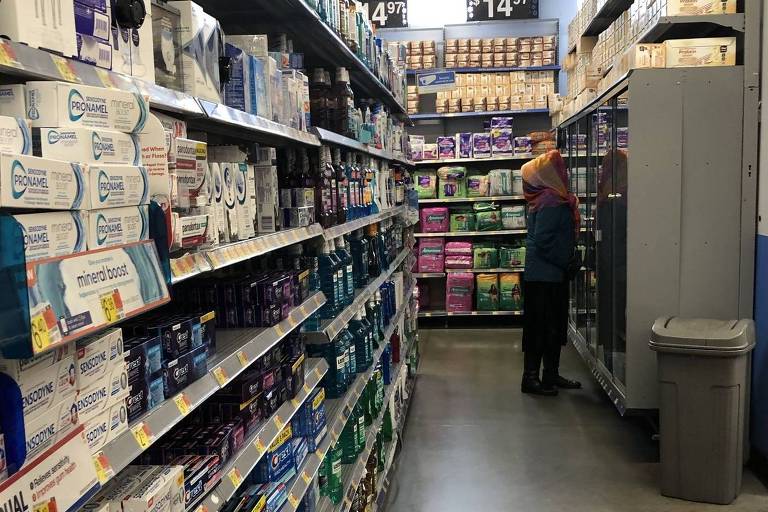 Supermercados e farmácias dos EUA também barram acesso a produtos nas prateleiras