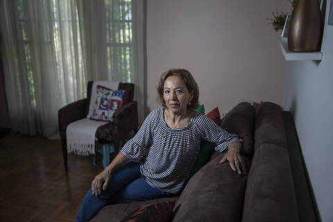 SÃO PAULO - SP - BRASIL - 23.11.2021 - 10h00: APOSENTADOS SEM 13o. Retrato da aposentada Odi Abreu, que devido a antecipação do pagamento do 13o aos aposentados e pensionistas, ficou sem a grana extra no fim do ano.  (Foto: Adriano Vizoni/Folhapress, AGORA) *** EXCLUSIVO FSP ***