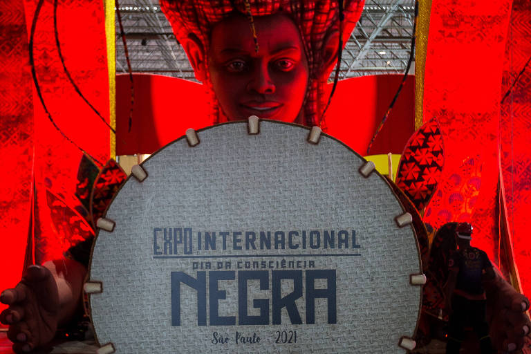 Montagem da Exposição Internacional para celebrar o Dia da Consciência Negra no Anhembi, em São Paulo   