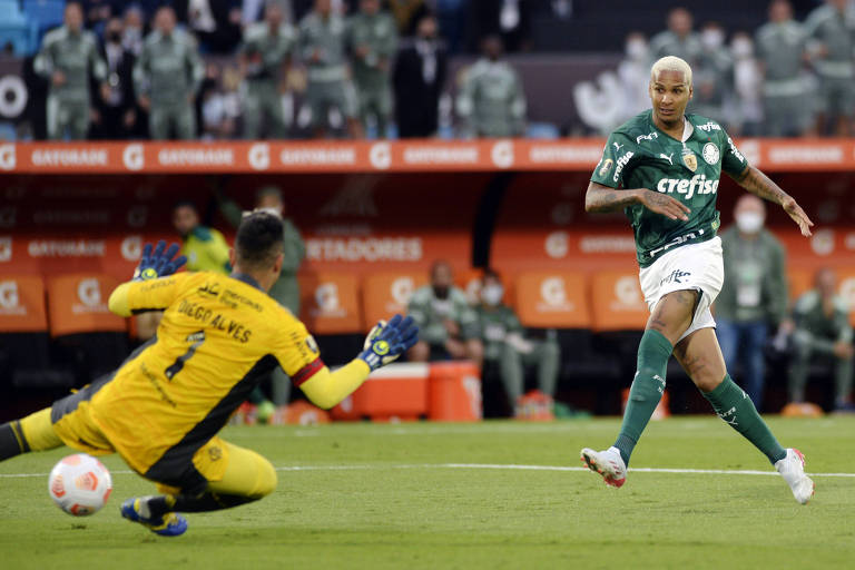 Campeão da Libertadores no Palmeiras joga 6 jogos em 2 anos, agora procura  emprego