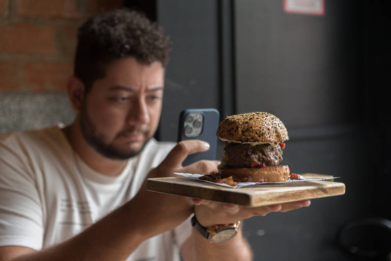 Redes sociais levam público a bares e restaurantes de São Paulo