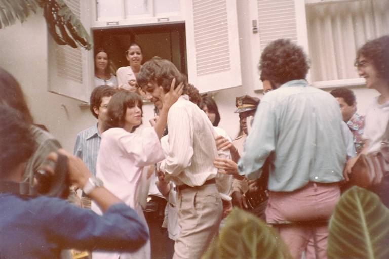 Apaixonada por George Harrison, brasileira Regina dava presentes ao beatle