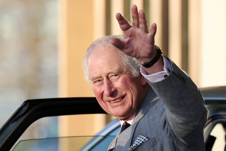 Livro revela que príncipe Charles fez comentário racista sobre filho de Meghan