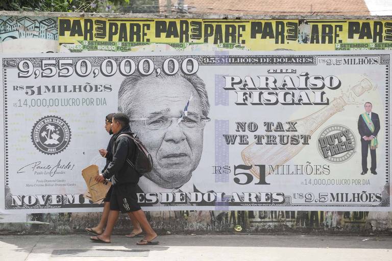 Imagem de Paulo Guedes estampando nota de US$ 9,5 milhões em muros da Faria Lima em São Paulo (SP), em outubro de 2021
