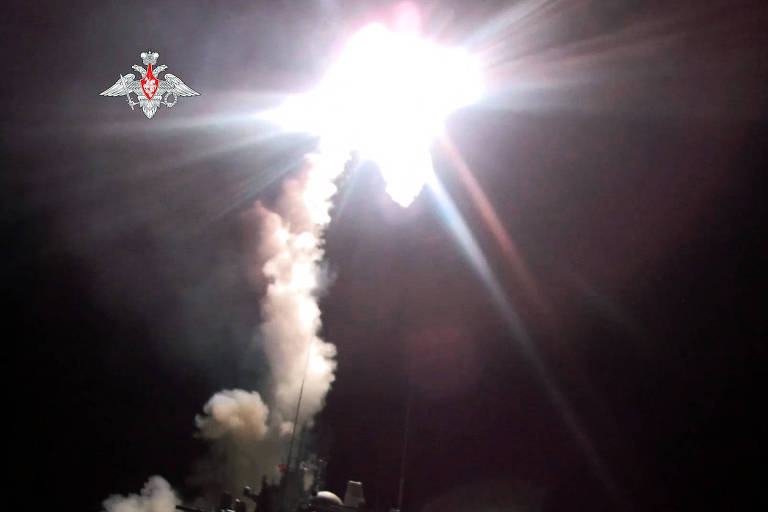 Rússia diz ter realizado teste com míssil hipersônico com êxito; veja vídeo