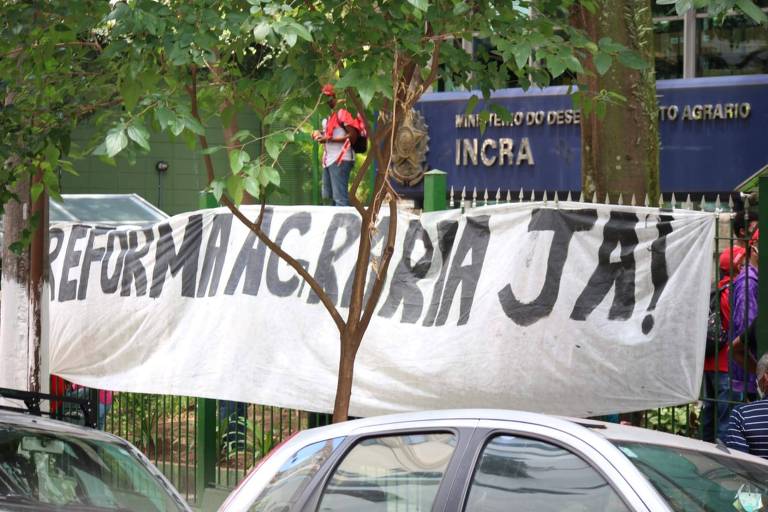 MST invade sede do Incra em São Paulo em protesto