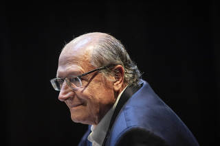 O ex-governador  Geraldo Alckmin participa como jurado  da gravacao do reality show 'O Poltico', apresentado pelo ex-governador Marcio Franca no teatro Comedy Sampa na Vila Mariana