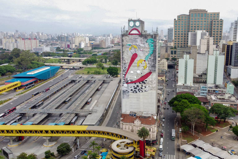 Empena no centro da cidade de São Paulo recebe ilustração criada pelo cineasta Tim Burton